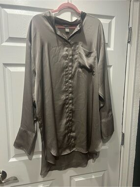 H&M Satin-Look Casual Button-Down Shirt in Taupe Gray